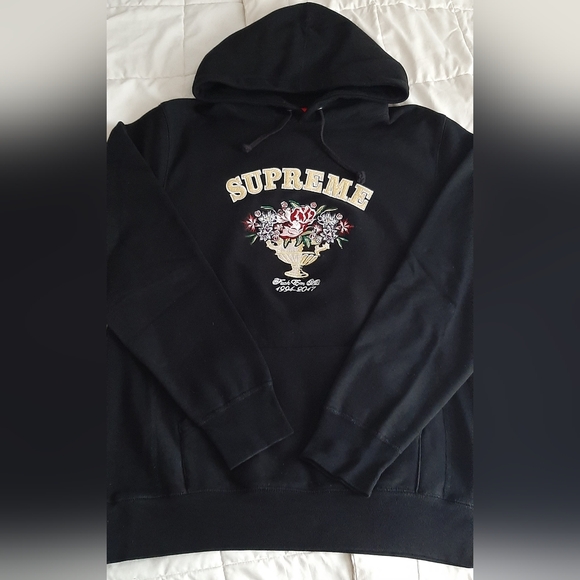 Supreme Centerpiece Hooded Sweatshirt *FW17* - Picture 7 of 16